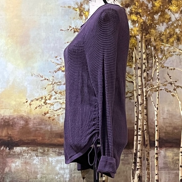 EUC EXPRESS Purple Loose Knit Top with Adjustable Side Rushing - Picture 2 of 8